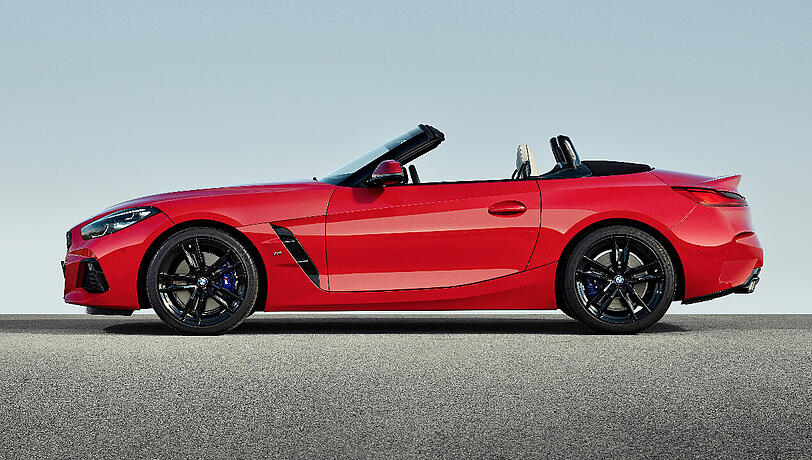 War der BMW Z4 zuletzt ein weichgespültes Schönwetterauto, soll jetzt ein waschechter Sportwagen werden, der sich eher nach dem Porsche 718 Boxster streckt, als nach Audi TT oder Mercedes SLC.