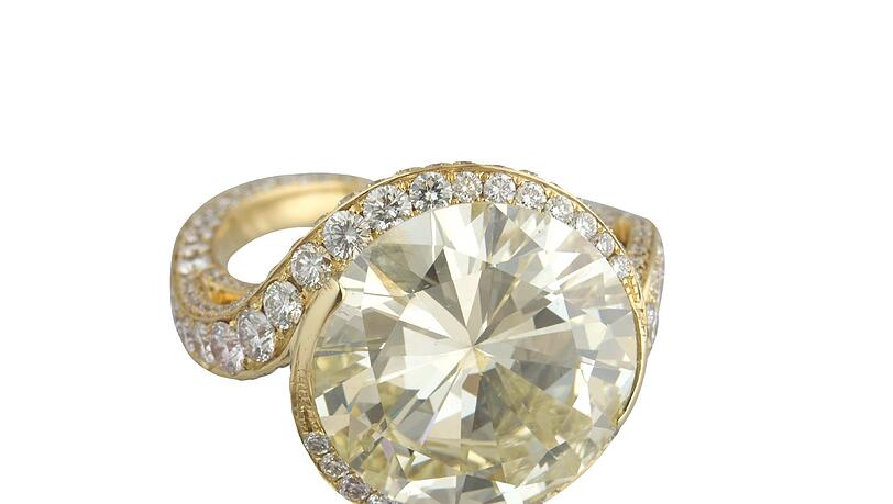 Brillant: So sieht er aus, der 150.000 Euro schwere Ring. Brillant: So sieht er aus, der 150.000 Euro schwere Ring.