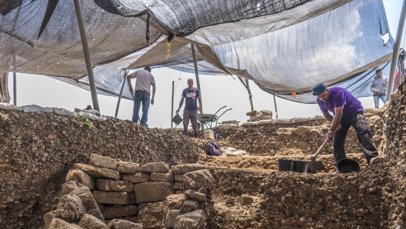 Israelische Archäologen graben die Überreste einer rund 9000 Jahre alten Siedlung westlich von Jerusalem aus. Israelische Archäologen graben die Überreste einer rund 9000 Jahre alten Siedlung westlich von Jerusalem aus.