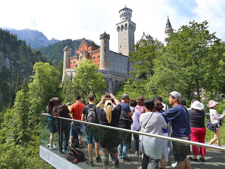 Allein ist man im Märchenschloss Ludwig II. so gut wie nie.