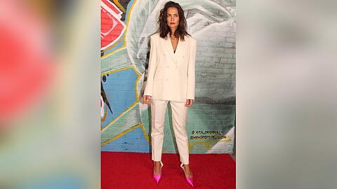 Katie Holmes zeigt sich im weißen Zweiteiler bei einem Event in New York.