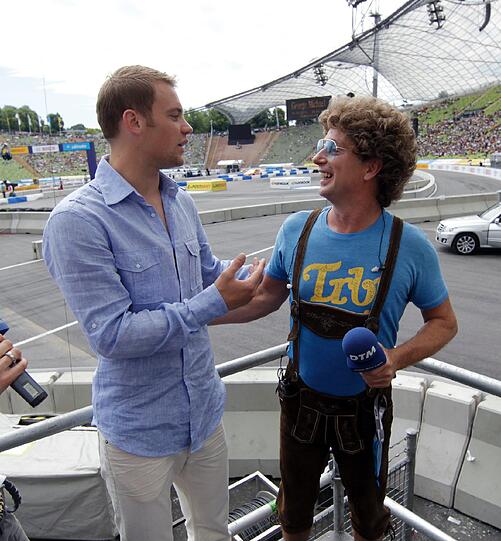 Manuel Neuer mit Comedystar Atze Schröder nd Moderatorin Christina Surer.