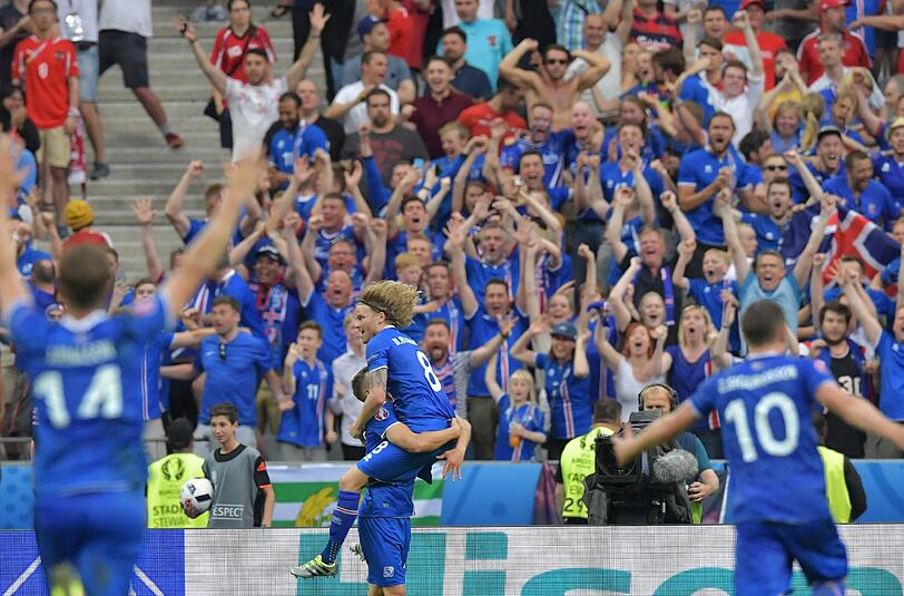 Die Isländer haben erst in der Nachspielzeit für eine der größten Sensationen in der EM-Geschichte gesorgt.