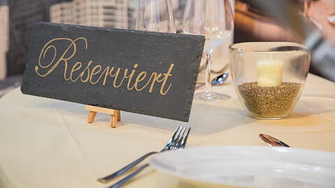 Wer eine Tisch-Reservierung ohne Absage platzen lässt, muss unter Umständen eine Kompensation an das Restaurant zahlen
