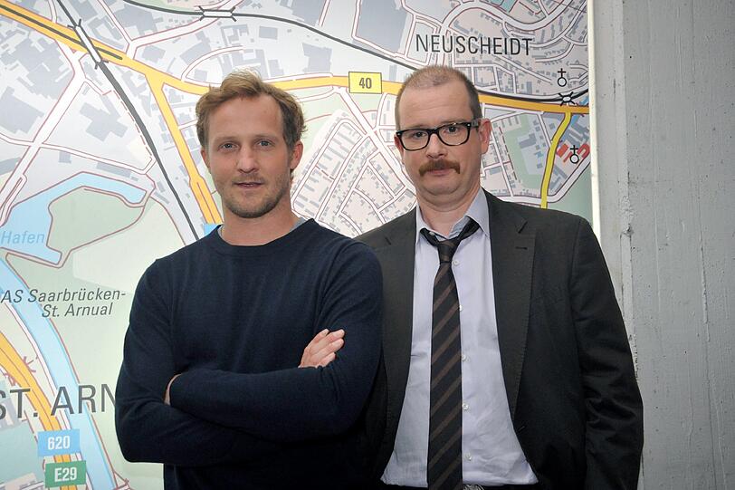 Maximilian Brückner (l.), Schauspieler:... weil er nach dem "Tatort" jetzt in Hollywood ermittelt.
