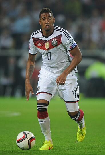 JÉROME BOATENG - NOTE 4 - Ließ sich von einmal von Naismith versetzen (48.), der dann knapp verzog. Ansonsten brachte der Bayer wieder etwas mehr Stabilität in die Innenverteidigung. Doch manchmal leichtsinnig.