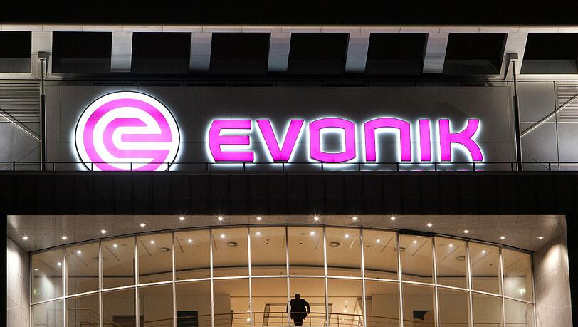 Das Logo von Evonik an der Zentrale in Essen. Foto: Nico Kurth Das Logo von Evonik an der Zentrale in Essen. Foto: Nico Kurth