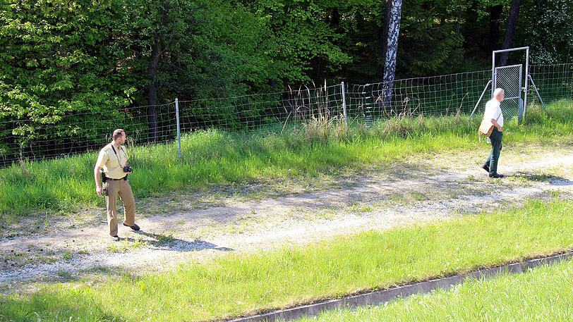 Nach einem Lkw-Unfall mit mehreren Schwerverletzten behinderten (mal wieder) dreiste Gaffer die Rettungsarbeiten.