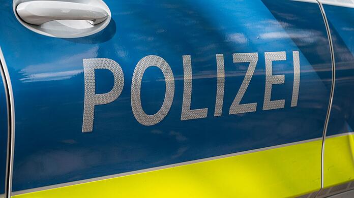 Für den Gabelstapler-Fahrer kam nach dem Unfall jede Hilfe zu spät. (Symbolbild)