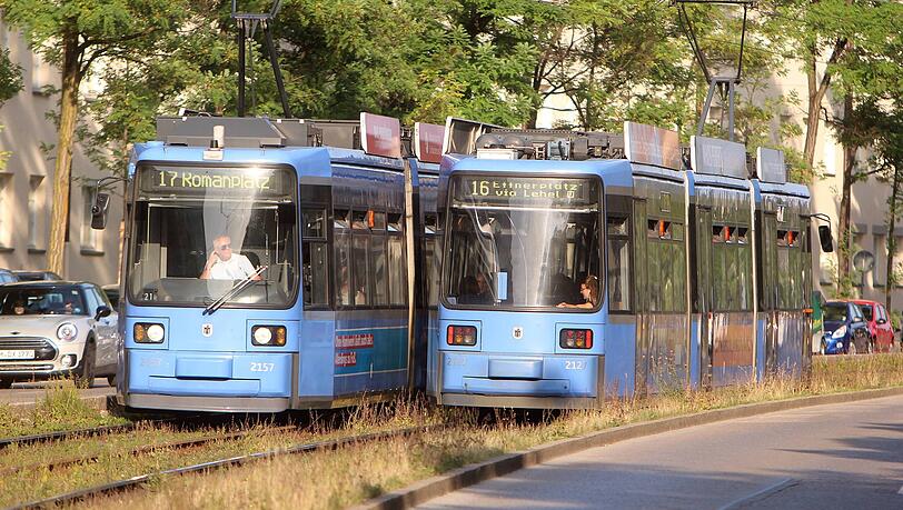 Wegen des Unfalls ist der Verkehr auf den Tram-Linien 16 und 17 erheblich gestört. (Symbolbild) Wegen des Unfalls ist der Verkehr auf den Tram-Linien 16 und 17 erheblich gestört. (Symbolbild)