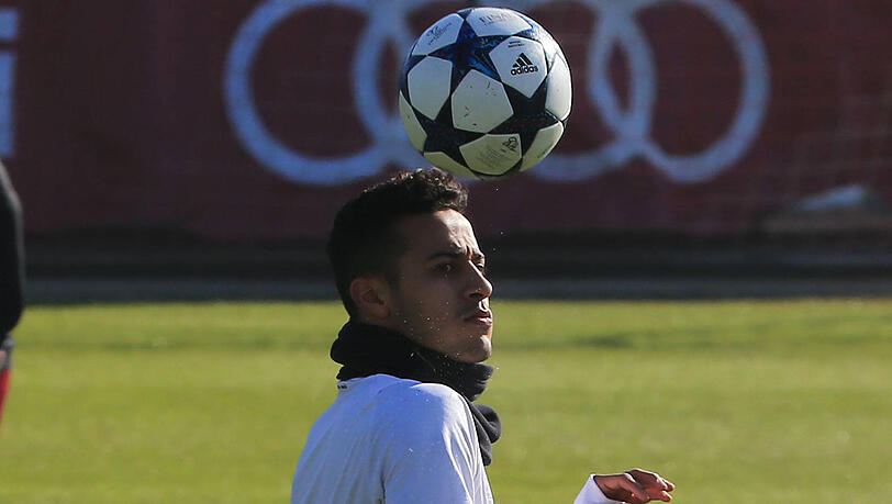 Die Spieler des FC Bayern zeigen sich im Abschlusstraining vor dem Champions-League-Hit gegen den FC Arsenal gutgelaunt - und am Valentinstag auch sehr ballverliebt. Die Bilder aus der Säbener Straße. Die Spieler des FC Bayern zeigen sich im Abschlusstraining vor dem Champions-League-Hit gegen den FC Arsenal gutgelaunt - und am Valentinstag auch sehr ballverliebt. Die Bilder aus der Säbener Straße.
