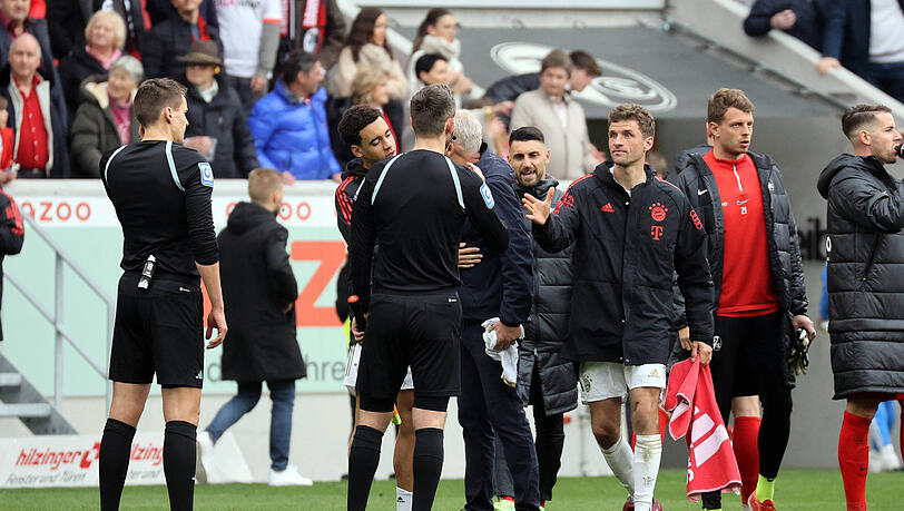 Nach Handschlag Wirbel Mit Streich Bayerns Musiala Schenkt Freiburg 