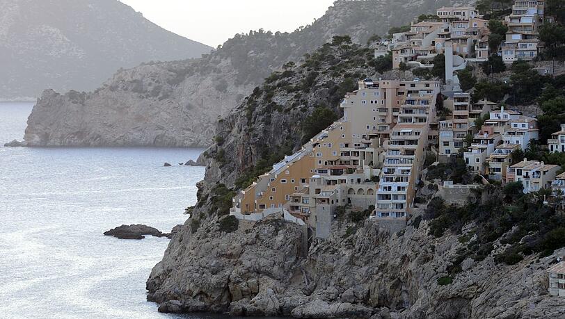 Ein 79-j&auml;hriger Deutscher hat in Port d'Andratx auf Mallorca wochenlang tot in seiner Mietwohnung in einer Apartmentanlage am Meer gelegen. (Archivbild)