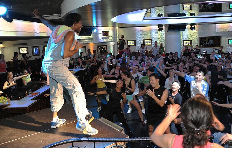 Zumba Party im Crown's Club