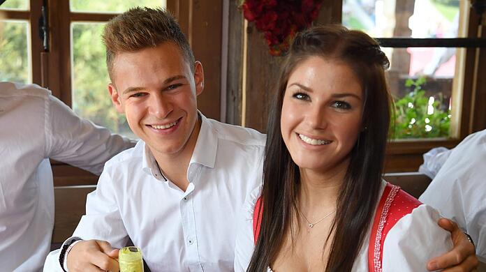 Joshua Kimmich und seine Lina sind erneut Eltern geworden. Welche Bayern-Stars noch im Babyglück schweb(t)en, sehen Sie in unserer Bildergalerie - klicken Sie sich durch!