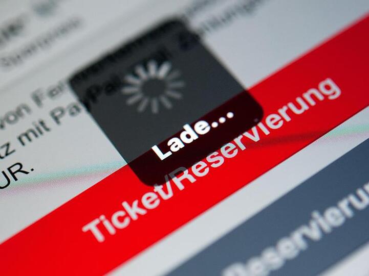 Zurzeit können Bahnkunden Sparpreis-Tickets nicht per Lastschrift bezahlen, wenn sie auf bahn.de und im DB Navigator buchen.
