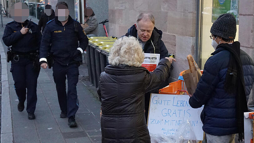 Hier werden die guten Lebensmittel verteilt. Hier werden die guten Lebensmittel verteilt.