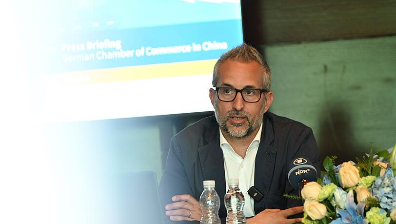 AHK-Vorstandsmitglied Oliver Oehms spricht von schlechten Aussichten auf die Wirtschaftslage in China.