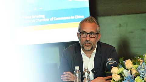 AHK-Vorstandsmitglied Oliver Oehms spricht von schlechten Aussichten auf die Wirtschaftslage in China.