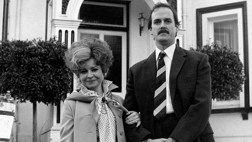 Prunella Scales und John Cleese in "Fawlty Towers". Prunella Scales und John Cleese in "Fawlty Towers".