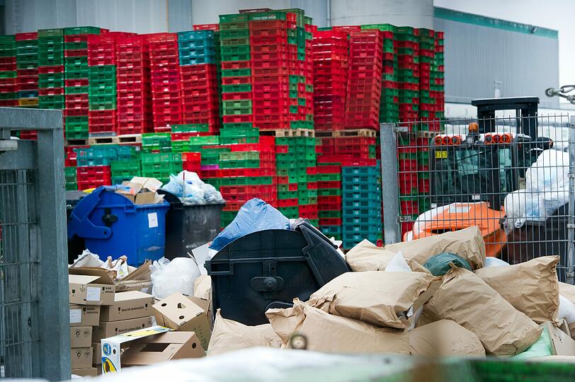 "Containerdienst, Taubenabwehr, Schädlingsbekämpfung, Vernetzung, Tatortreinigung": Bei Müller-Brot rücken die Jungs fürs Grobe an.