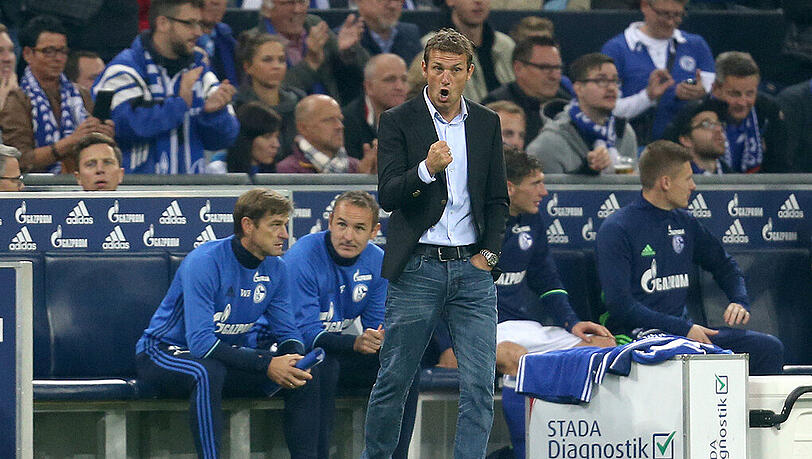 Erleichtert: Schalke-Trainer Markus Weinzierl freut sich über den Sieg gegen Borussia Mönchengladbach. Erleichtert: Schalke-Trainer Markus Weinzierl freut sich über den Sieg gegen Borussia Mönchengladbach.