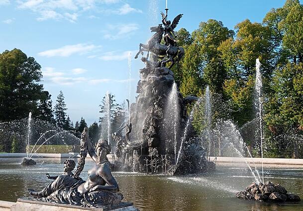 Der Fama-Brunnen. Der Fama-Brunnen.