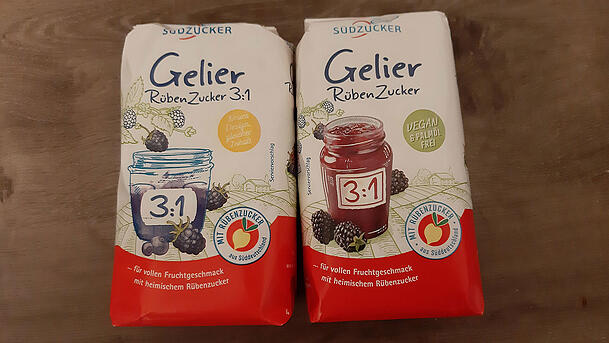 Gelierzucker gibt es in den Verhältnissen 1:1, 2:1 und 3:1. Welchen davon man verwendet, hängt davon ab, welche Früchte man verwendet und wie süß die Marmelade werden soll. Gelierzucker gibt es in den Verhältnissen 1:1, 2:1 und 3:1. Welchen davon man verwendet, hängt davon ab, welche Früchte man verwendet und wie süß die Marmelade werden soll.