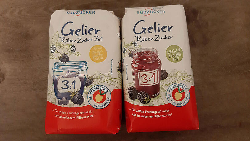 Gelierzucker gibt es in den Verhältnissen 1:1, 2:1 und 3:1. Welchen davon man verwendet, hängt davon ab, welche Früchte man verwendet und wie süß die Marmelade werden soll.