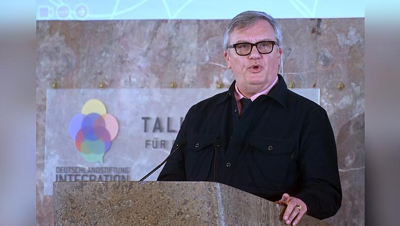 Hape Kerkeling während seiner Rede beim Talisman-Preis in Frankfurt am Main. Hape Kerkeling während seiner Rede beim Talisman-Preis in Frankfurt am Main.