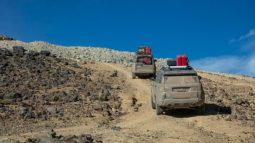 Viel Steine gibt's: Die Tour durch Peru fordert Fahrzeuge und Passagiere.