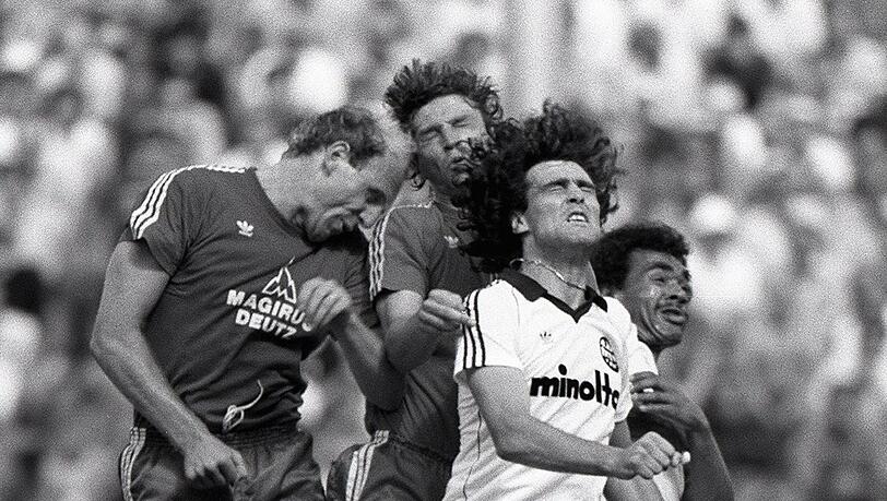 Eintracht Frankfurt - FC Bayern: Am Samstag gibt es das 100. Liga-Duell dieser immer spannenden Begegnung. 1981 feiert Bayern seinen höchsten Heimsieg (7:2). Eintracht Frankfurt - FC Bayern: Am Samstag gibt es das 100. Liga-Duell dieser immer spannenden Begegnung. 1981 feiert Bayern seinen höchsten Heimsieg (7:2).