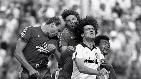 Eintracht Frankfurt - FC Bayern: Am Samstag gibt es das 100. Liga-Duell dieser immer spannenden Begegnung. 1981 feiert Bayern seinen höchsten Heimsieg (7:2).