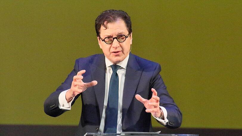 Der Intendant bei der Präsentation des Programms. Der Intendant bei der Präsentation des Programms.