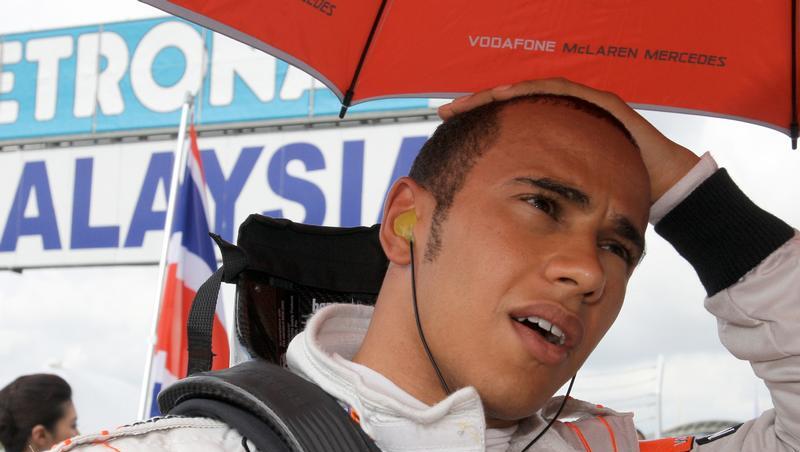 Als Lügner entlarvt: Weltmeister Lewis Hamilton, der bisher seine Suabermann-Image kultivierte. Als Lügner entlarvt: Weltmeister Lewis Hamilton, der bisher seine Suabermann-Image kultivierte.