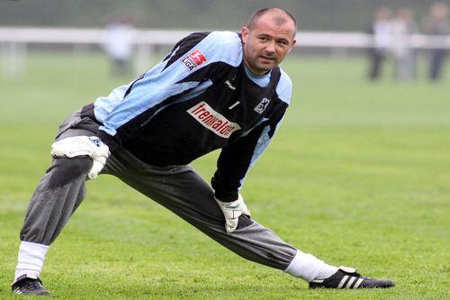 Seine graue Schlabberhose wäscht Gabor Kiraly am liebsten selbst.