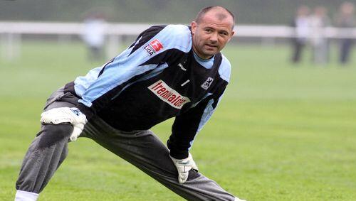 Seine graue Schlabberhose wäscht Gabor Kiraly am liebsten selbst. Seine graue Schlabberhose wäscht Gabor Kiraly am liebsten selbst.
