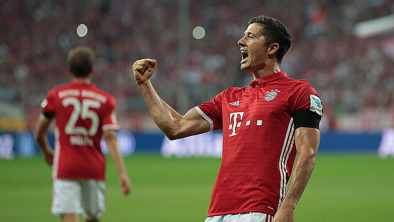 Robert Lewandowski erzielte gegen Werder Bremen drei Tore. Robert Lewandowski erzielte gegen Werder Bremen drei Tore.