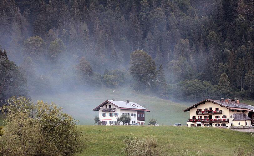 Seit Donnerstag brennt der Wald bei Oberaudorf - Hunderte Einsatzkräfte bekämpften auch am Samstag noch Glutnester. Die Bilder vom Einsatz.