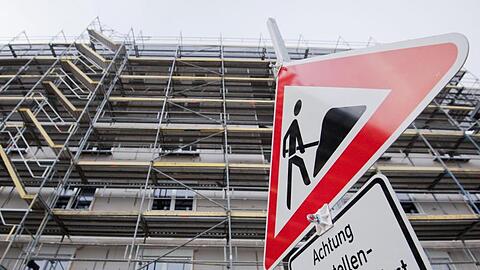 Die Gewerkschaft Bauen-Agrar-Umwelt findet vor allem den Rückgang der Baugenehmigungen bei Mehrfamilienhäusern "alarmierend".