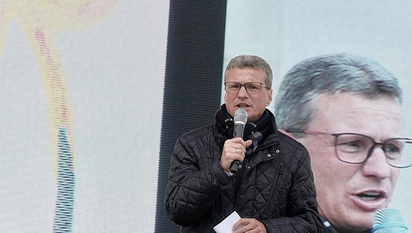 Kunstminister Bernd Sibler bei der Kundgebung. Kunstminister Bernd Sibler bei der Kundgebung.