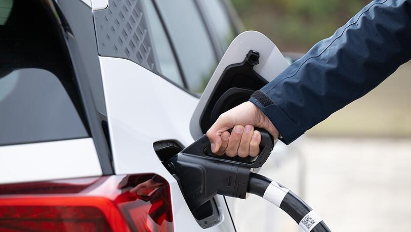 Inzwischen gibt es mehr als 200.000 öffentliche Ladepunkte für Elektroautos. (Archivbild) Inzwischen gibt es mehr als 200.000 öffentliche Ladepunkte für Elektroautos. (Archivbild)