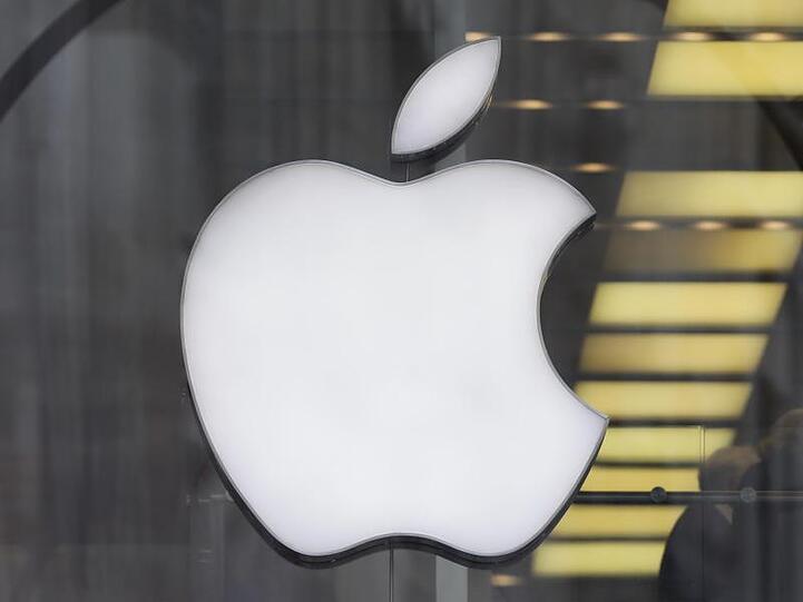 Apple hatte im Jahr 2015 einen neuen, besonders flachen Tastatur-Mechanismus eingeführt. Das erlaubte es dem Konzern, dünnere Geräte zu bauen.