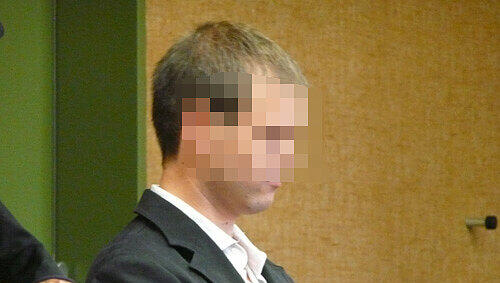 Leonhard H. einer der drei angeklagten Tankstellen-Räuber Leonhard H. einer der drei angeklagten Tankstellen-Räuber