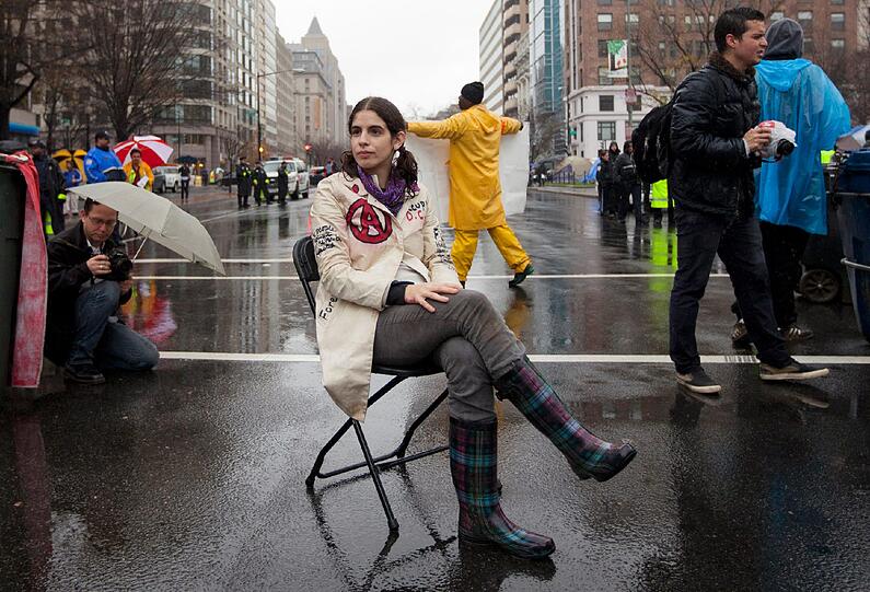 Die US-Polizei hat eine Straßenblockade von Anhängern der Occupy-Bewegung in der Hauptstadt Washington aufgelöst und 62 Demonstranten festgenommen. Die Bilder!