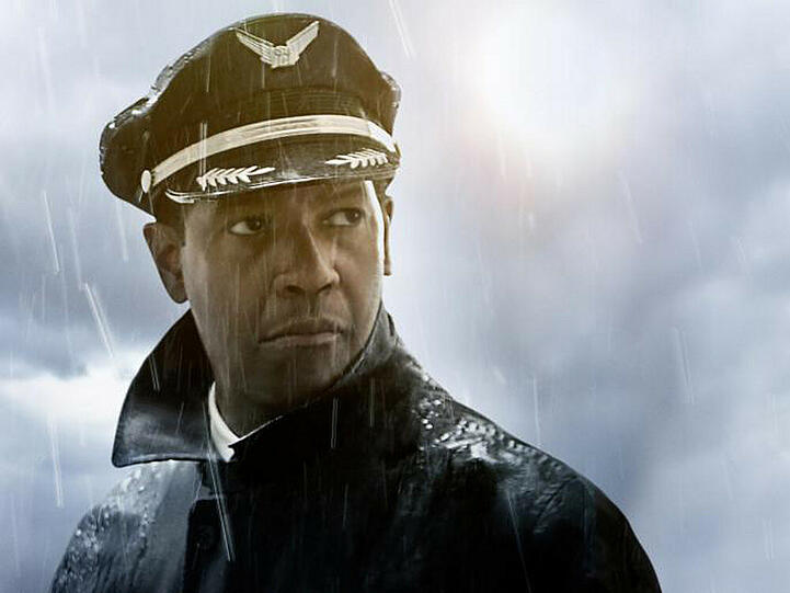 Der gefeierte Pilot Whip Whitaker muss auf einmal um seine Karriere bangen