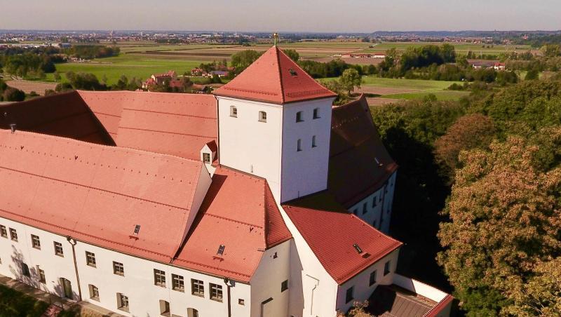 Die Aufnahme zeigt die Außenansicht des Wittelsbacher Schlosses in Friedberg. Foto: E. Diehl/Stadt Friedberg/dpa/Archivbild Die Aufnahme zeigt die Außenansicht des Wittelsbacher Schlosses in Friedberg. Foto: E. Diehl/Stadt Friedberg/dpa/Archivbild