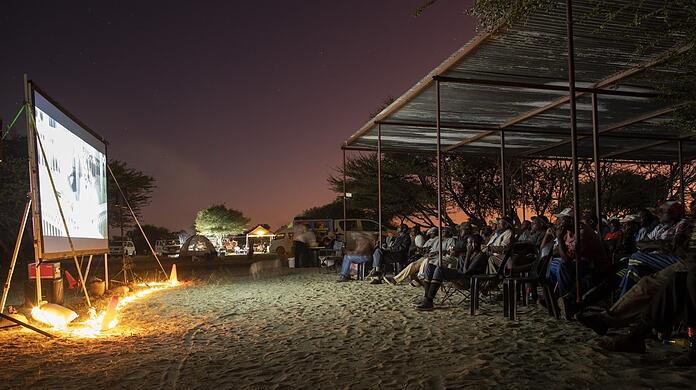 Auf Kinotour mit "Der vermessene Mensch" - hier in Otjiehenda, Namibia.