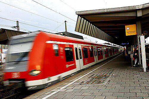 In einer S-Bahn wurde am Montag ein gesunder Bub geboren.