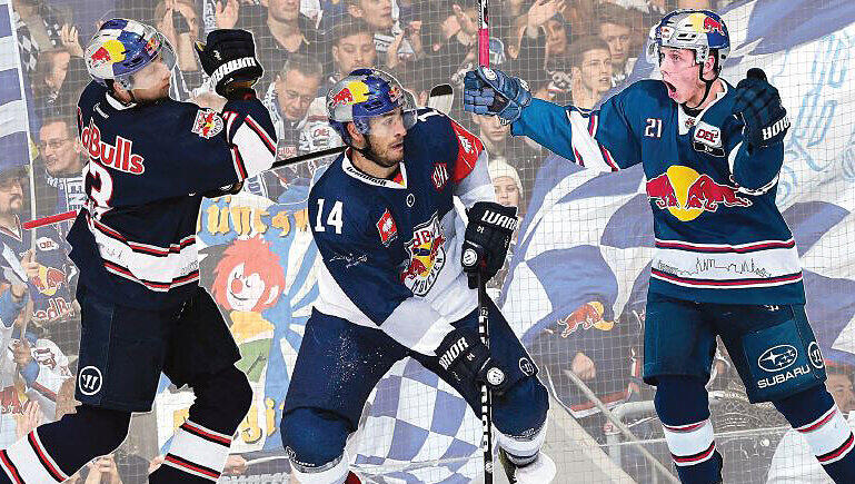 Sie behalten auch in der kommenden Spielzeit das EHC-Trikot an: Michael Wolf, Steve Pinizzotto und Dominik Kahun. Sie behalten auch in der kommenden Spielzeit das EHC-Trikot an: Michael Wolf, Steve Pinizzotto und Dominik Kahun.